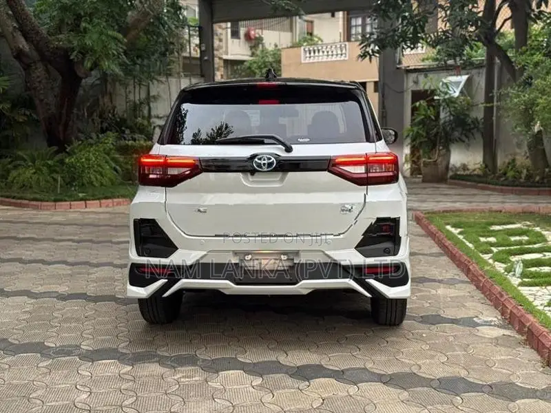Toyota Raize HYBRID-BSM-BLACK TOP 2026