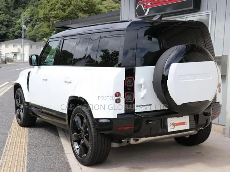 Land Rover Defender 110 XDynamic SE P300 2026