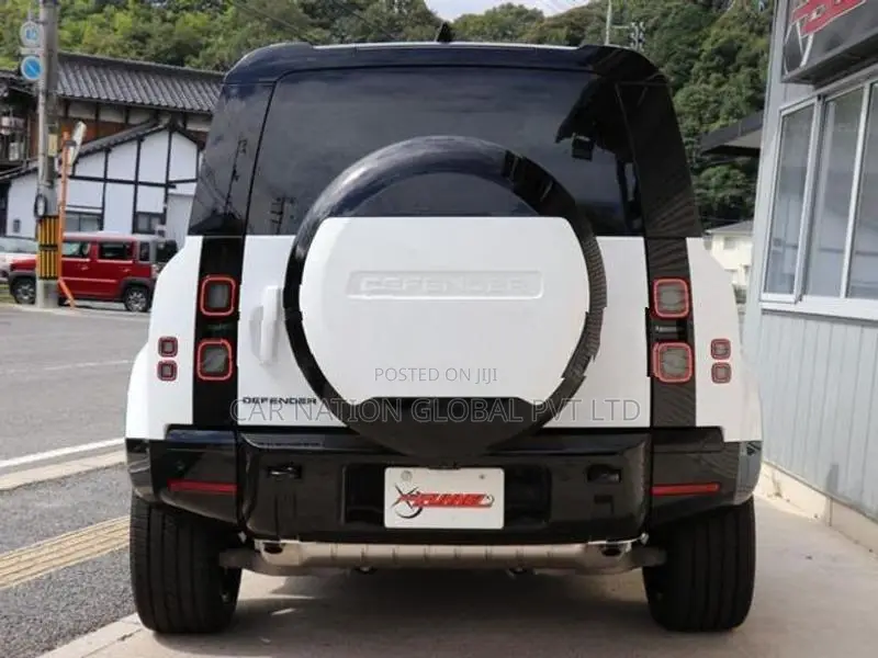 Land Rover Defender 110 XDynamic SE P300 2026