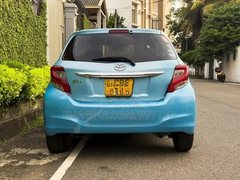 Toyota Vitz 2015