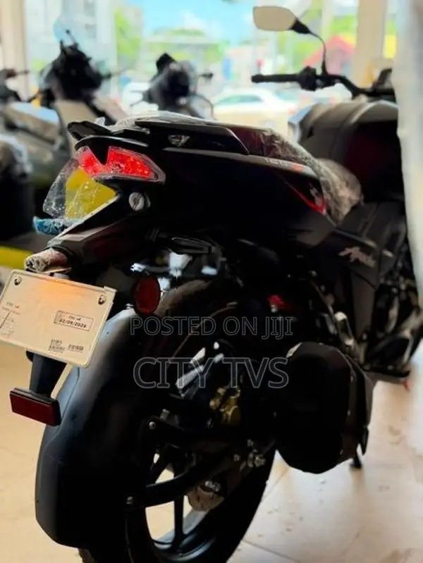 TVS Apache RTR 160 BLACK 2026