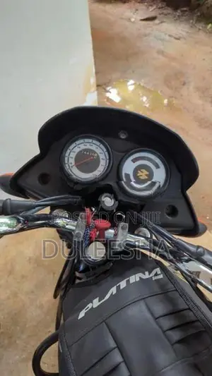 Bajaj Platina 100 2017