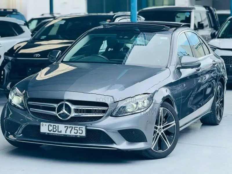 Mercedes Benz C200 AMG Premium 2nd DIMO 2020