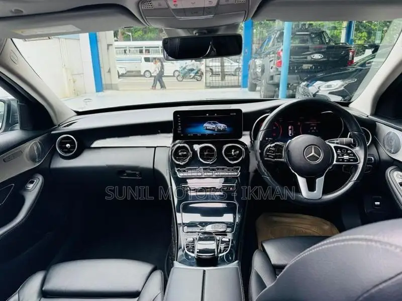 Mercedes Benz C200 AMG Premium 2nd DIMO 2020