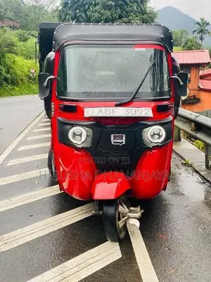 Bajaj RE 2015