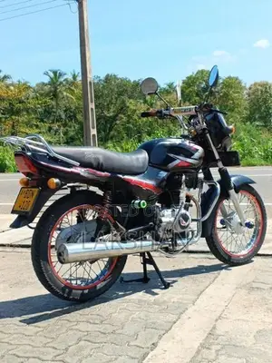 Bajaj CT100 2017