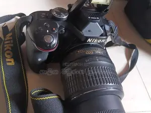 Nikon භාවිත කරන ලද නිකෝන් කැමරාවක්