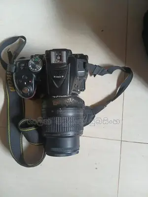 Nikon භාවිත කරන ලද නිකෝන් කැමරාවක්