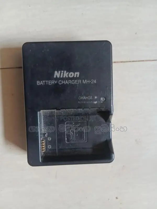 Nikon භාවිත කරන ලද නිකෝන් කැමරාවක්