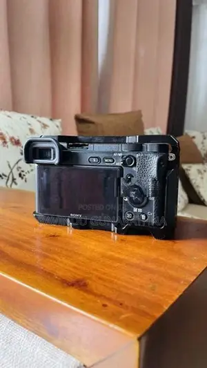 SONY A6400 With Kit 16-50mm Lens Cage
