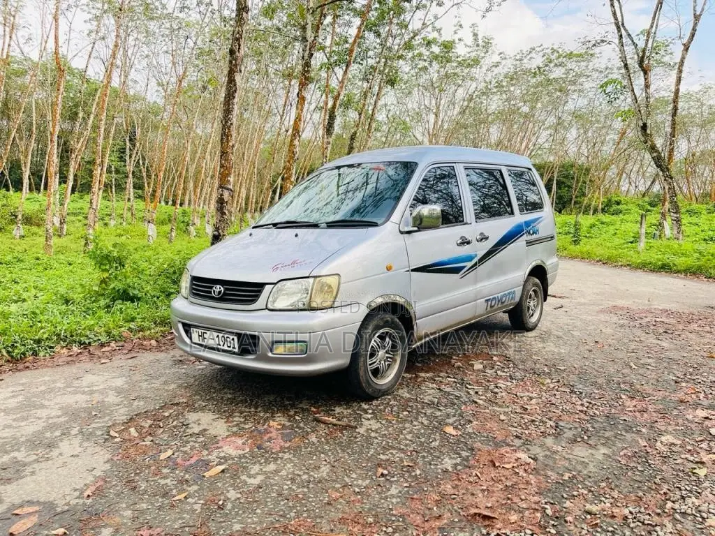 Toyota Noah 2003 Van (Used)
