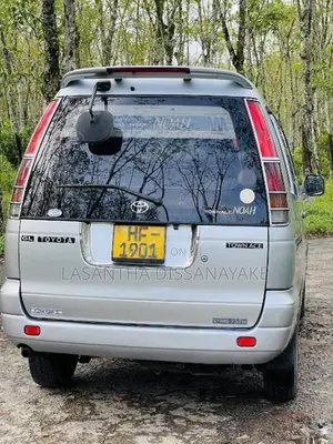 Toyota Noah 2003 Van (Used)