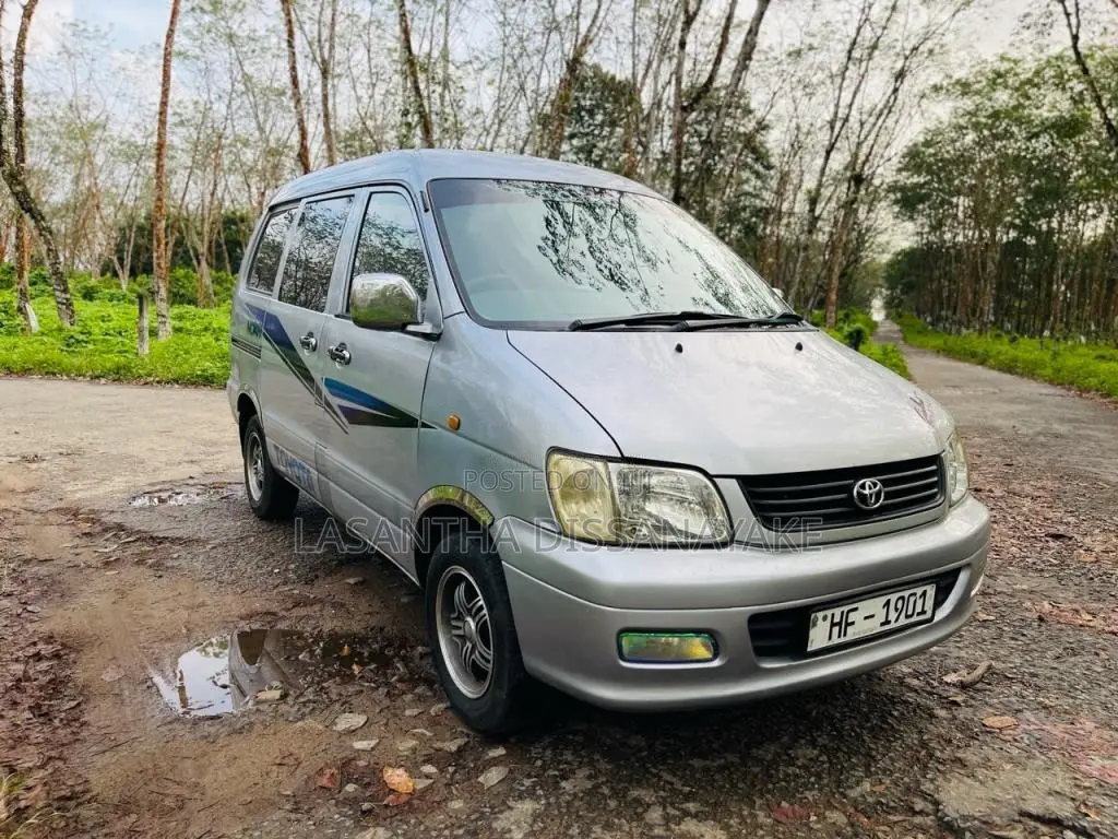 Toyota Noah 2003 Van (Used)
