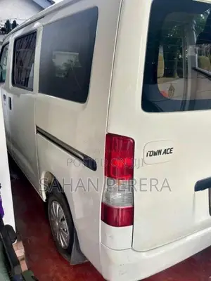 Toyota TownAce S402M Van 2011 Van (Used)