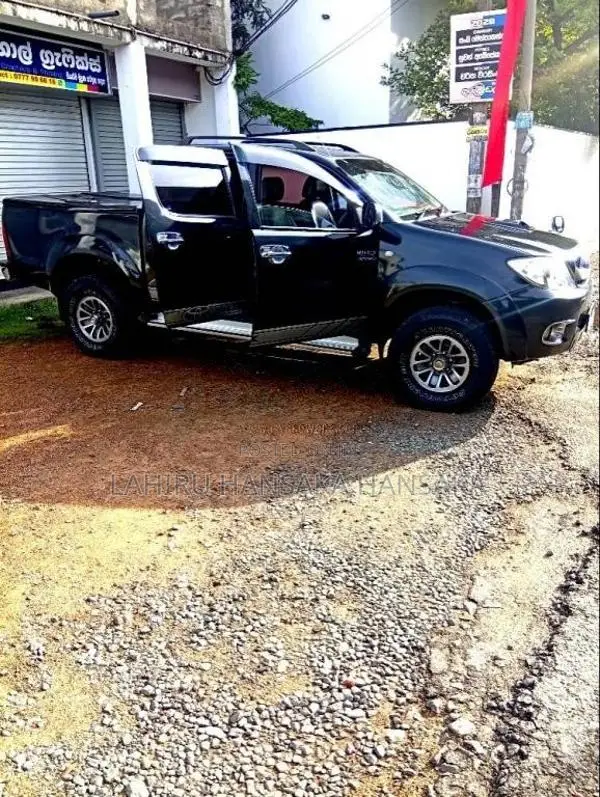 Toyota Hilux Vigo 2013 Pickup (Used)