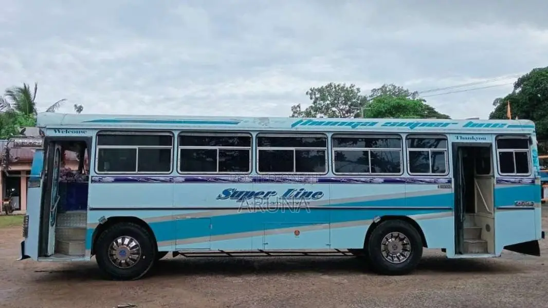 Ashok-Leyland Viking 2004 Bus (Used)