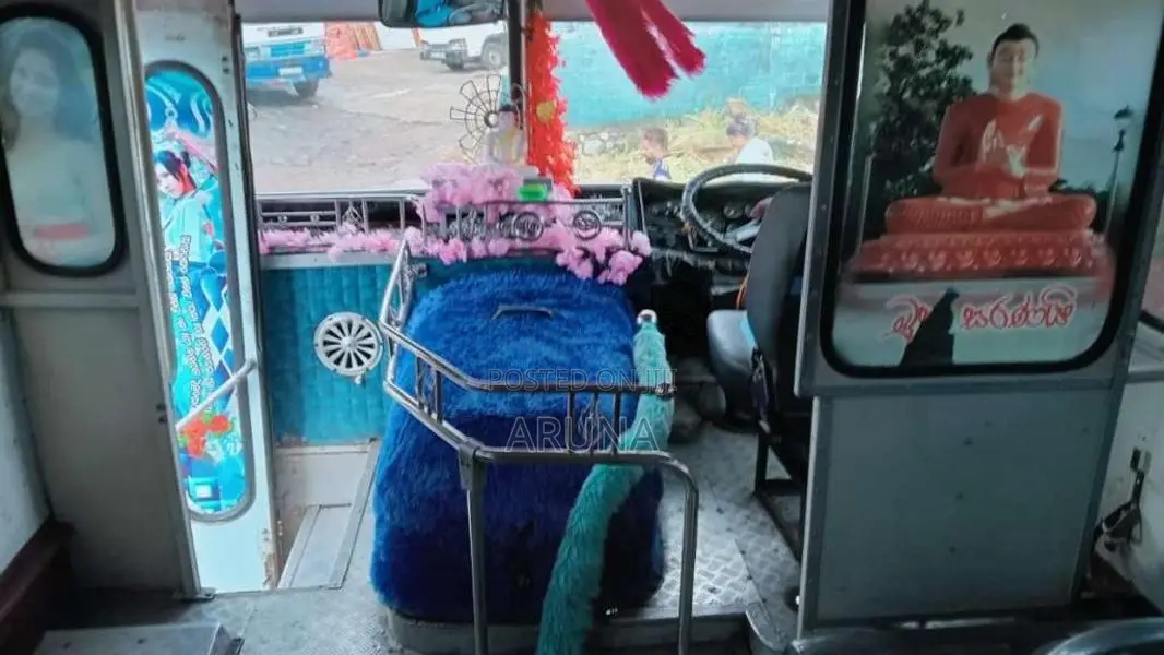 Ashok-Leyland Viking 2004 Bus (Used)