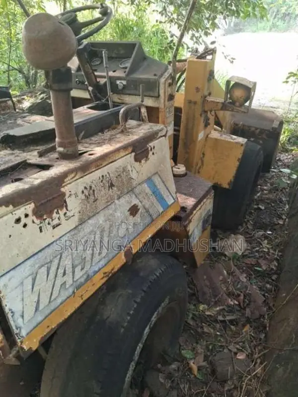 Komatsu WA 30-2 Wheel Loader 2007 Heavy-Duty (Used)