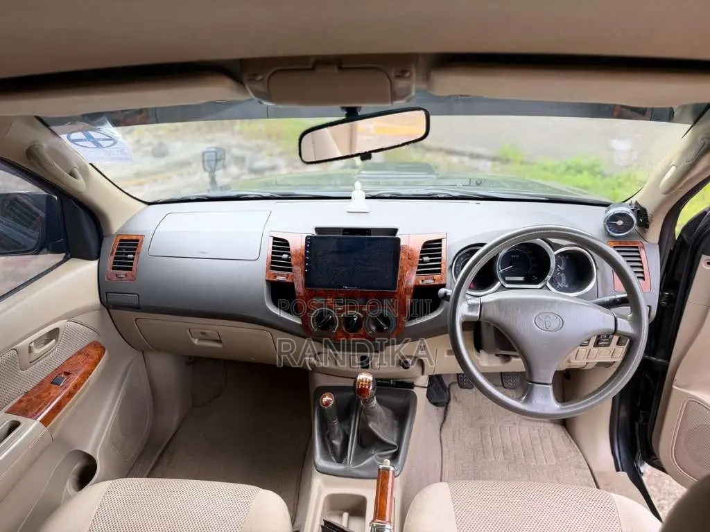 Toyota Hilux Vigo 2012 Pickup (Used)