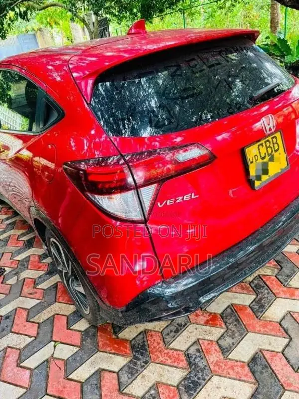 Honda Vezel Rs 2018 SUV (Used)