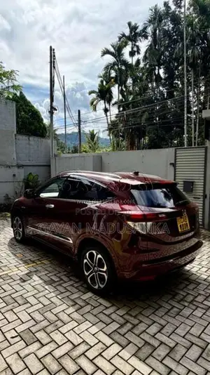Honda Vezel 2014 SUV (Used)