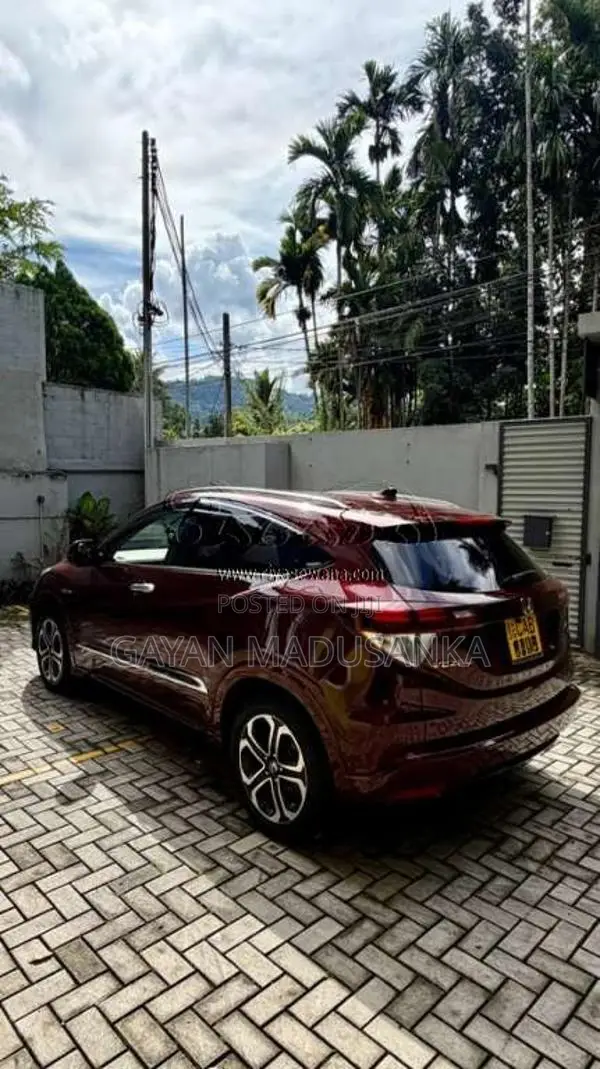 Honda Vezel 2014 SUV (Used)