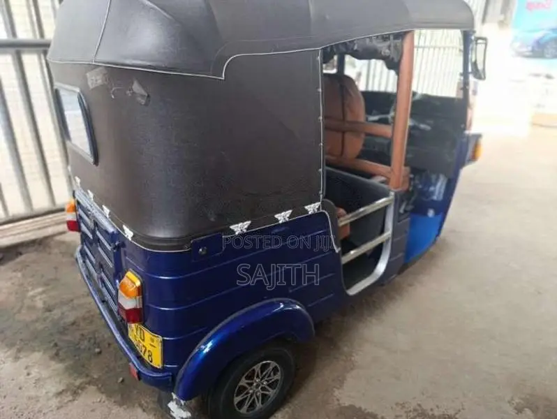 Bajaj 4 Stroke 2010 Three Wheel (Used)