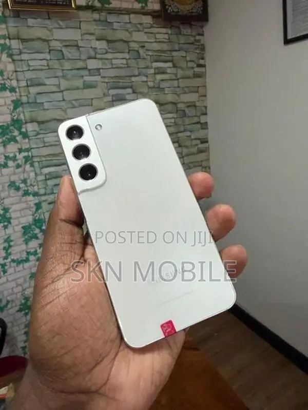 Samsung Galaxy S22 8GB 256GB 5G (Used)