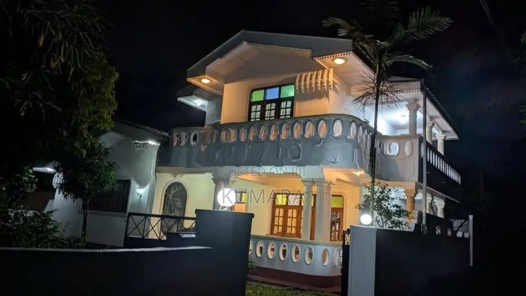 Grand 5-Bedroom House In Godagama