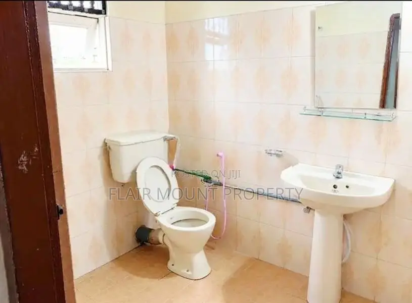 3bd 1bth upstairs house for rent in mount lavinia