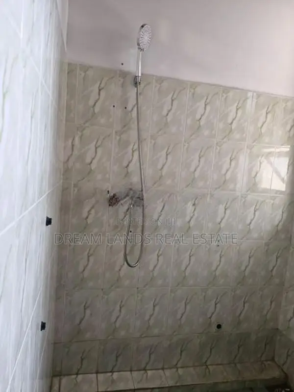 Upper floor for rent batharamulla