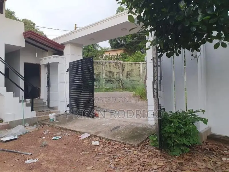 Ragama Facing Colombo North Medical Faculty 3 Buildings For Sale