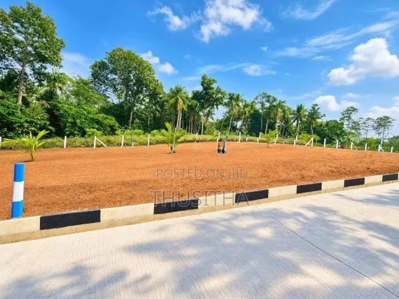 Kalagedihena නිස්කලංක පරිසරයක ජීවත් වීමට ඉඩමක්