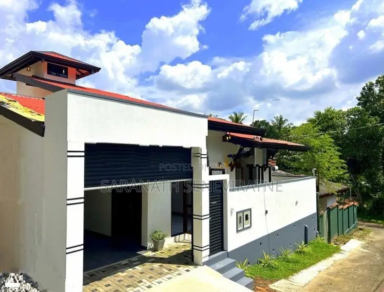 Brand-new Modern House for sale in Athurugiriya