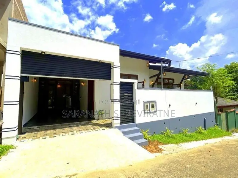 Brand-new Modern House for sale in Athurugiriya