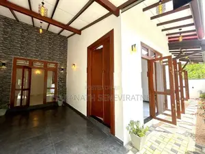 Brand-new Modern House for sale in Athurugiriya
