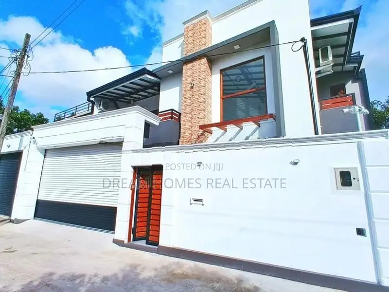 Town - Piliyandala Luxury Brand New House