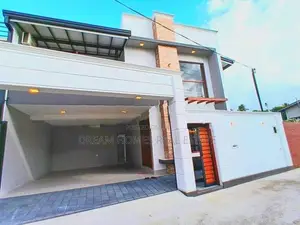 Town - Piliyandala Luxury Brand New House