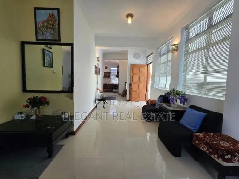 Edmonton - 03 Bedroom Furnished Penthouse for Sale in Colombo 05 (A559