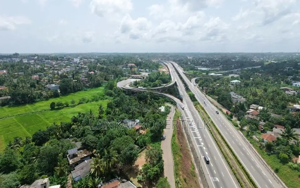 Prime Residential Land for Sale Near Kadawatha Town