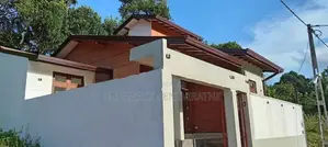 Modern House in Athurugiriya Mullegama Rd for Quick Sale