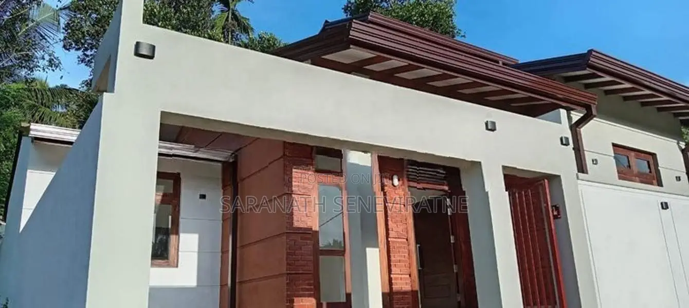 Modern House in Athurugiriya Mullegama Rd for Quick Sale