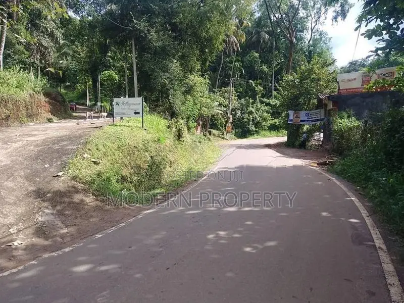Shop and Land for sale in Matale