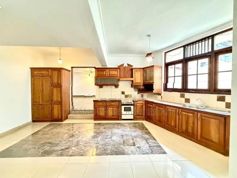 4-Bedroom 3-Storey House For Sale – Park Lane, Rajagiriya