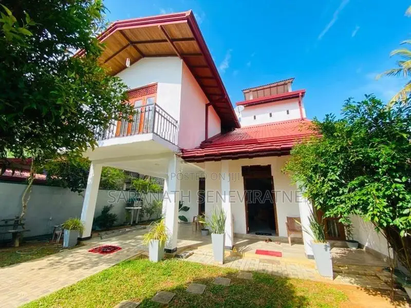 2 Storied House From Piliyandala Madapatha - 1.5 km to Bandaragama Mn 