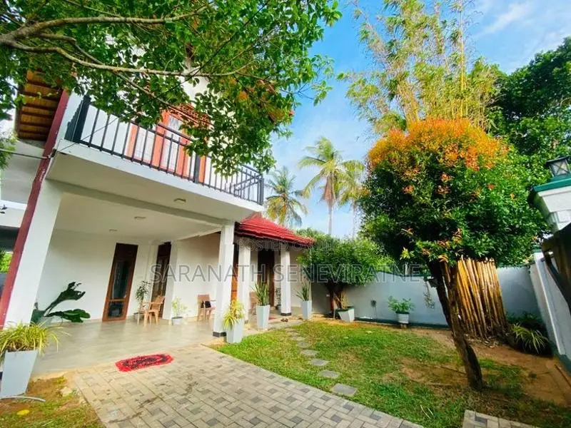 2 Storied House From Piliyandala Madapatha - 1.5 km to Bandaragama Mn 