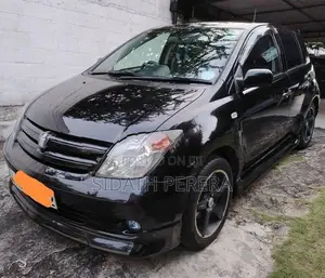 Toyota IST 2004
