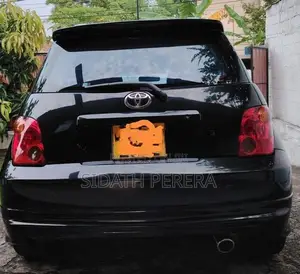 Toyota IST 2004