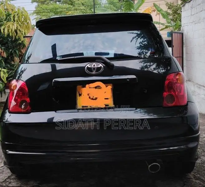 Toyota IST 2004