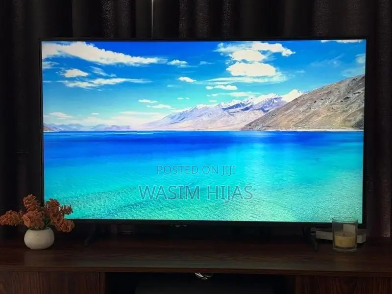 Samsung DU7700 43” 4K UHD Smart TV + Stand